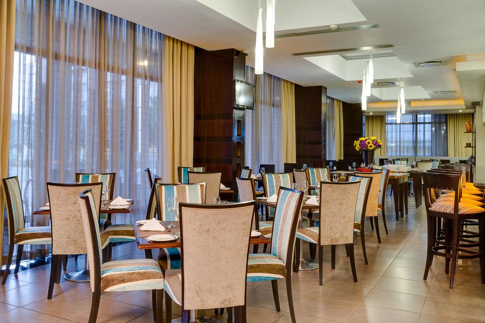 Protea Hotel By Marriott Cape Town North Wharf Exterior photo