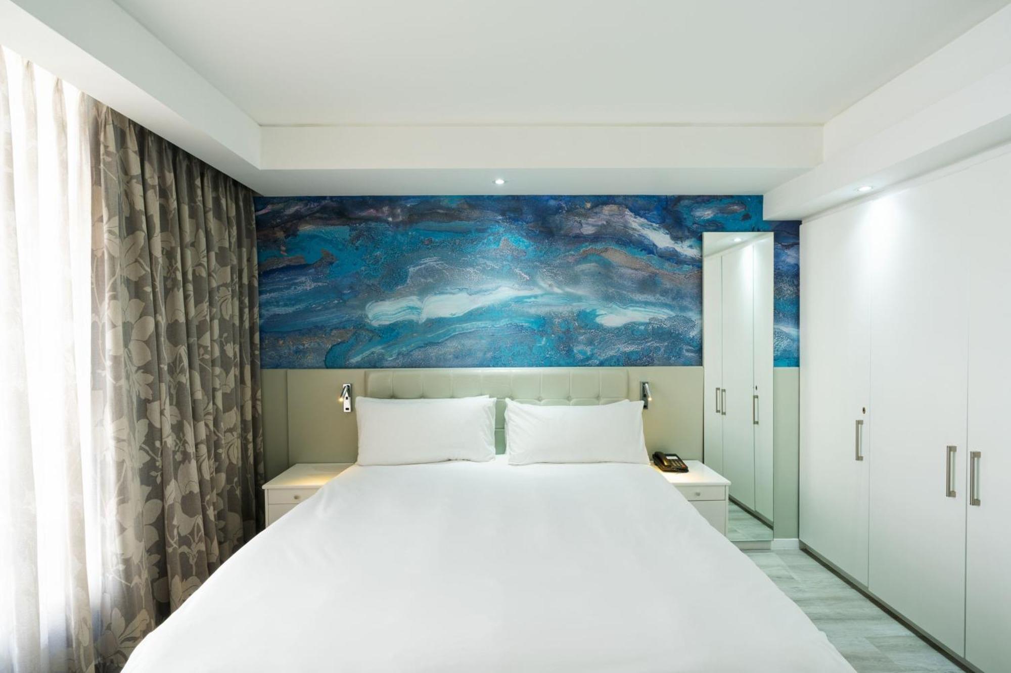 Protea Hotel By Marriott Cape Town North Wharf Exterior photo