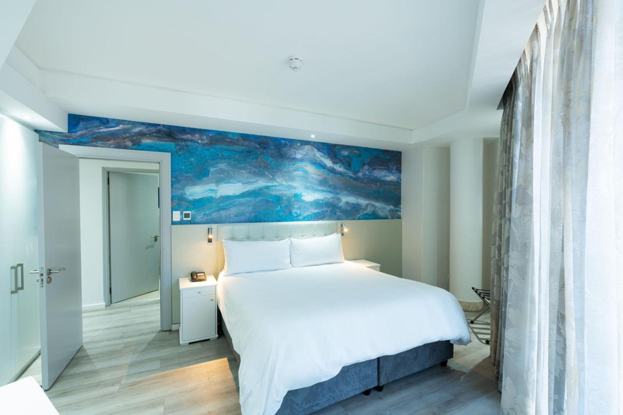 Protea Hotel By Marriott Cape Town North Wharf Exterior photo