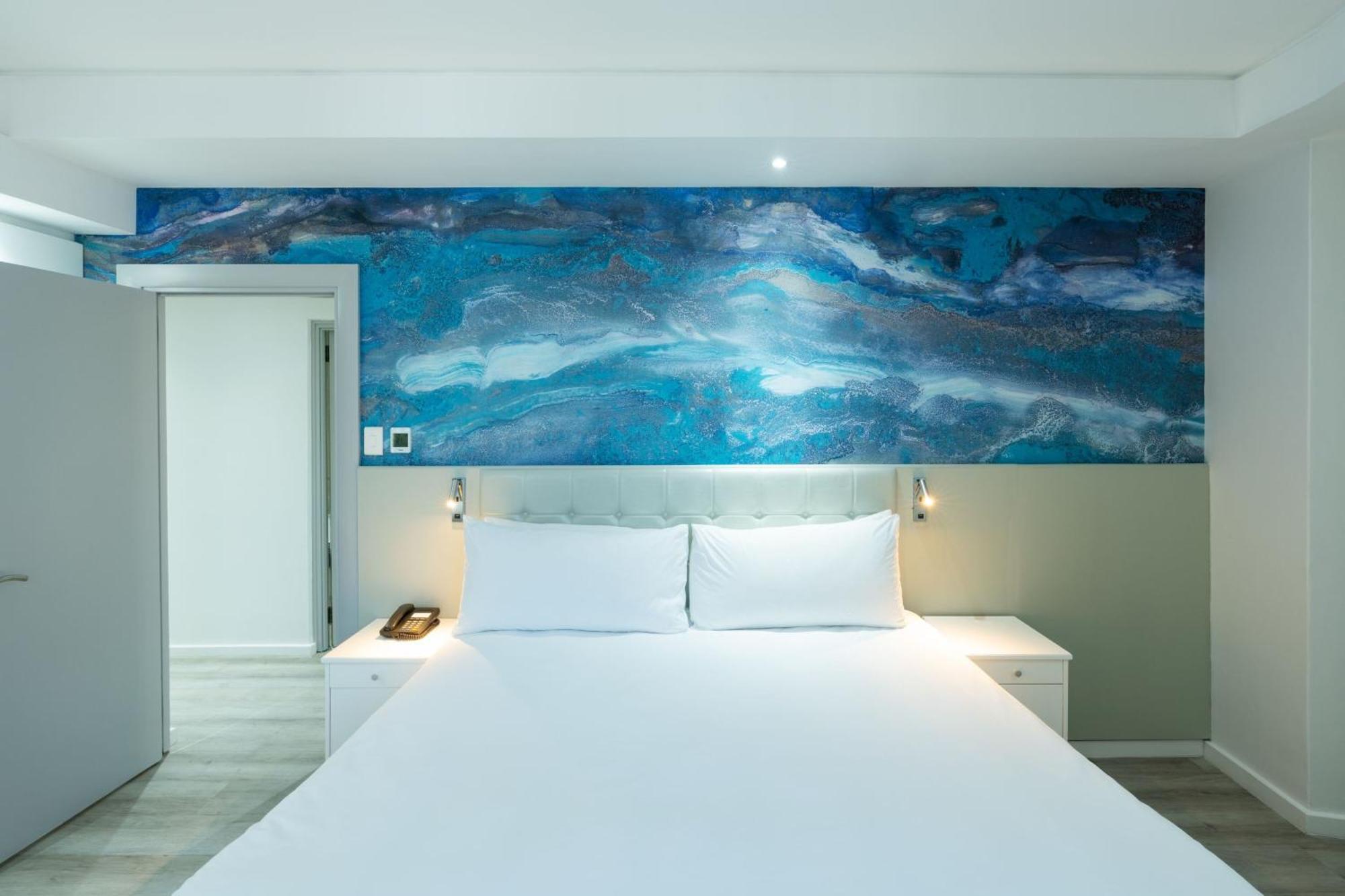 Protea Hotel By Marriott Cape Town North Wharf Exterior photo